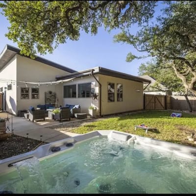 Hot Tub/Cold Plunge Family Friendly Stylish & Cozy